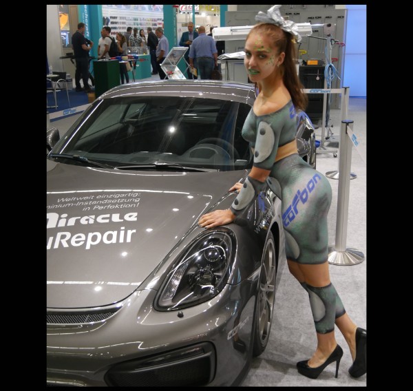 Bodypainting-Messe-Frankfurt-Automesse-Carbon